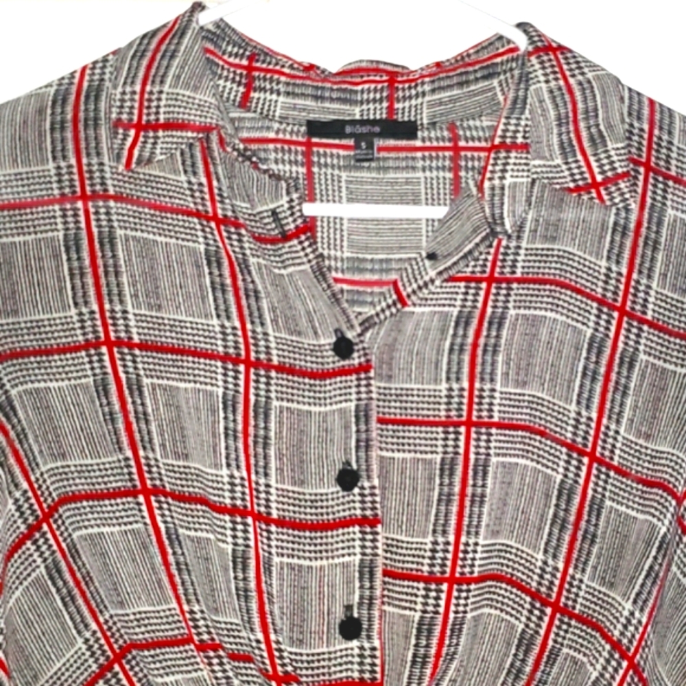 Women's Dressy Blouse - Picture 3 of 8